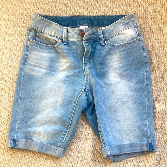 Long jean shorts - Picture 1 of 2